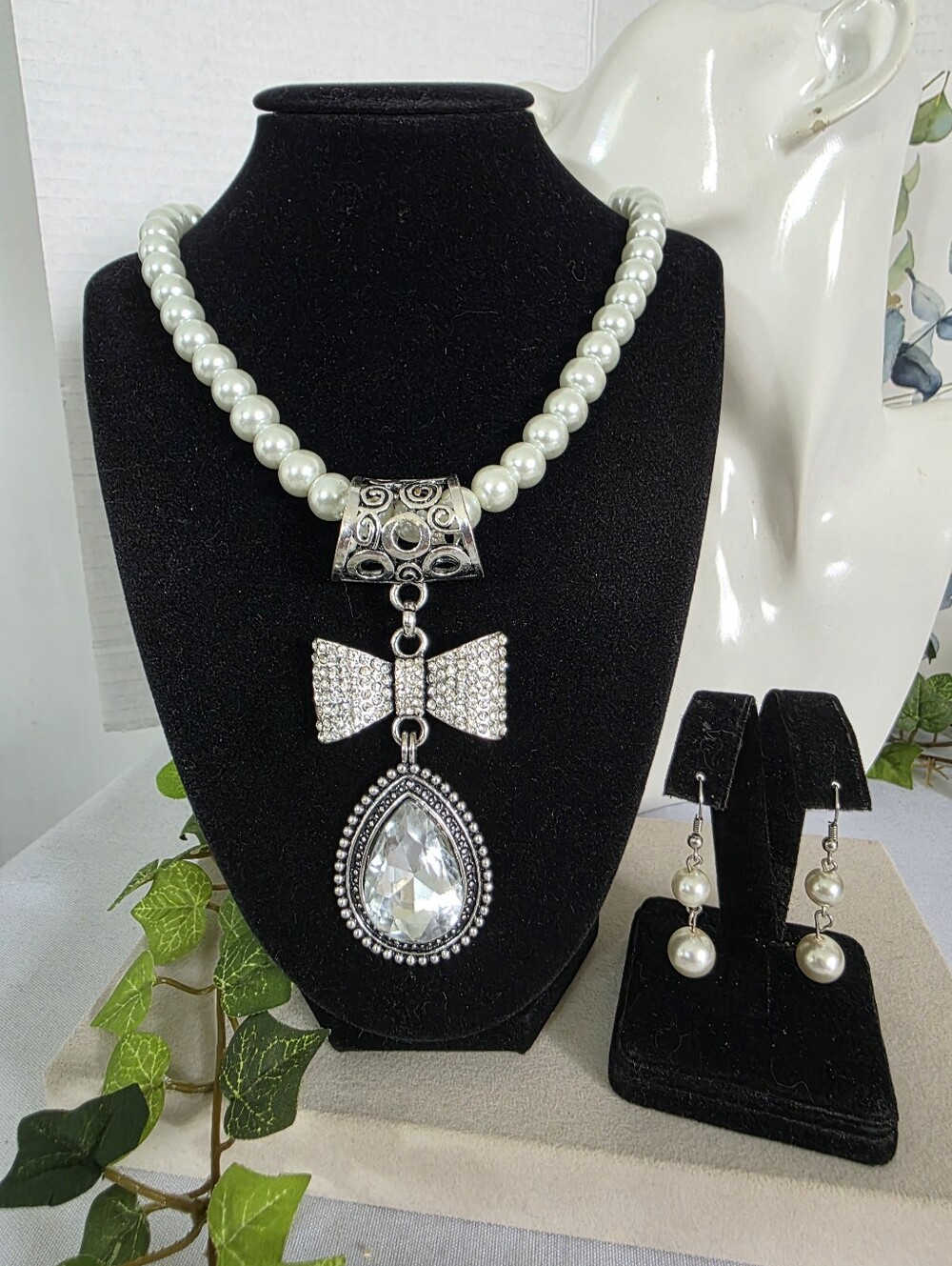 White Glass Pearl Necklace & Earring Set – Rhinestone Bow & Teardrop Pendant